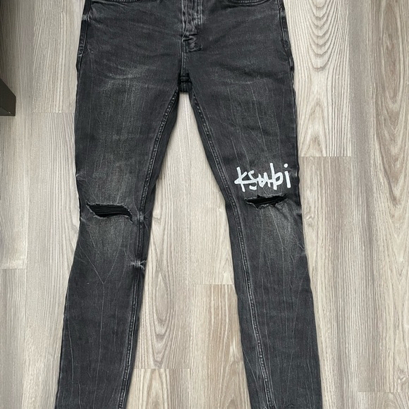 worn - Picture 2 of 3